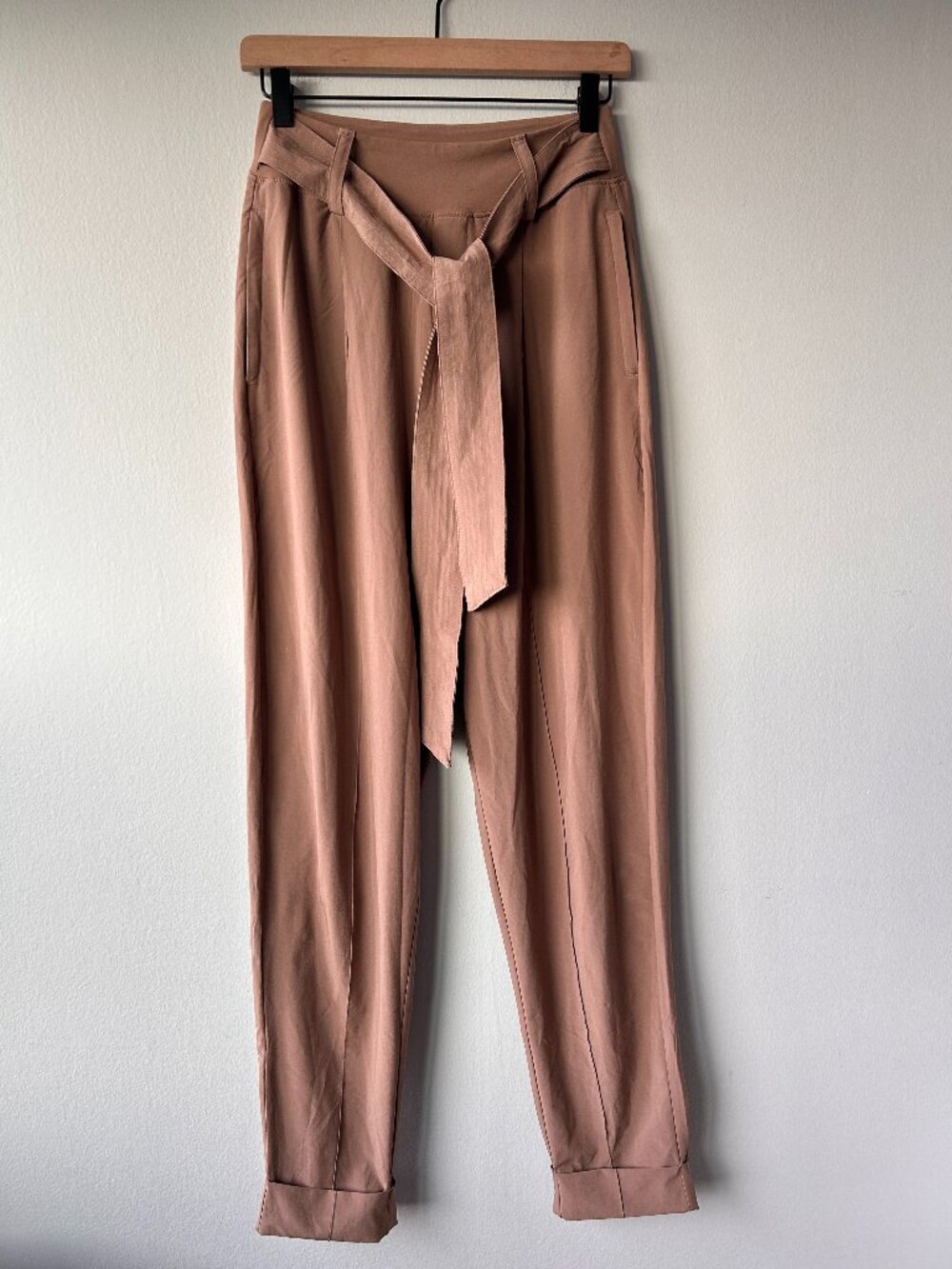Athleta Skyline Pant II High Rise Tie Waist Cuffed Pants Hearth Rose Size 4 - Picture 1 of 7